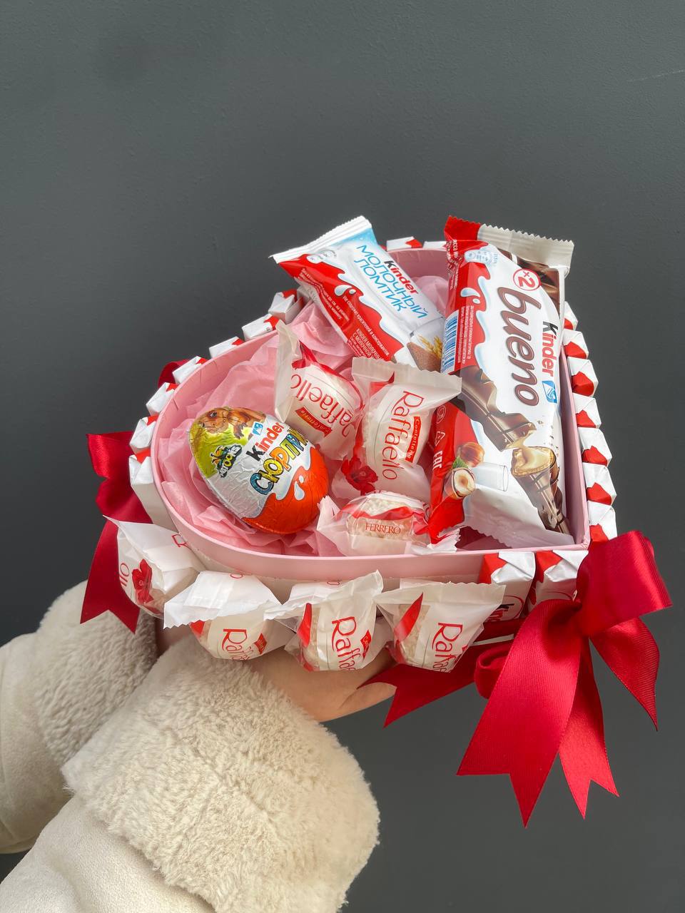 Бокс киндерами и раффаэлло с доставкой в Краснодаре