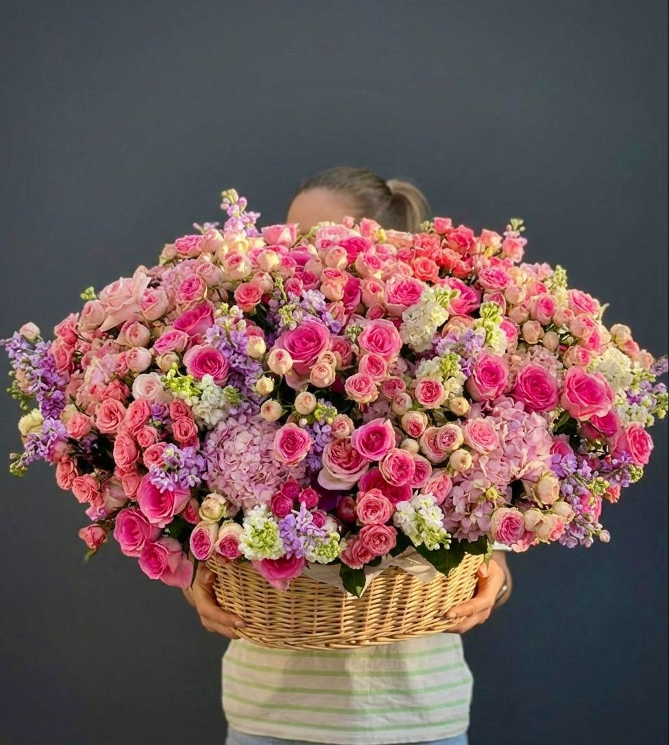 Корзины с цветами — заказать в Краснодаре