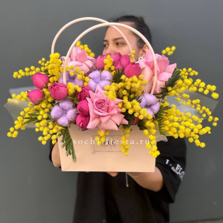 Сумочка мимозы и роз "Primavera" в Краснодаре