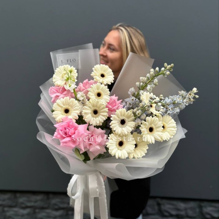 Букет роз и гербер в Краснодаре