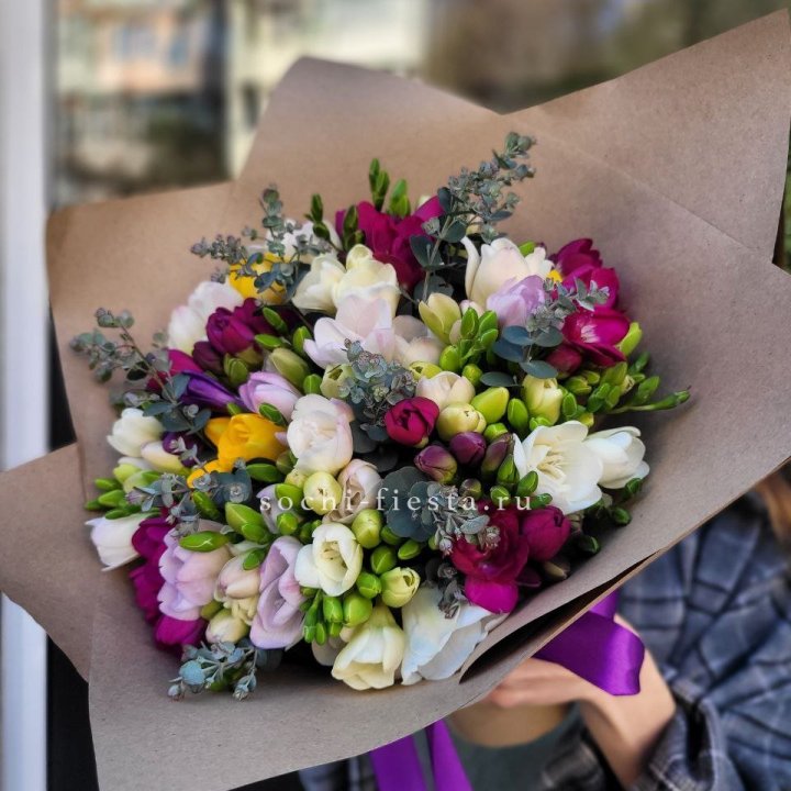 Букет фрезий "Радуга" в Краснодаре