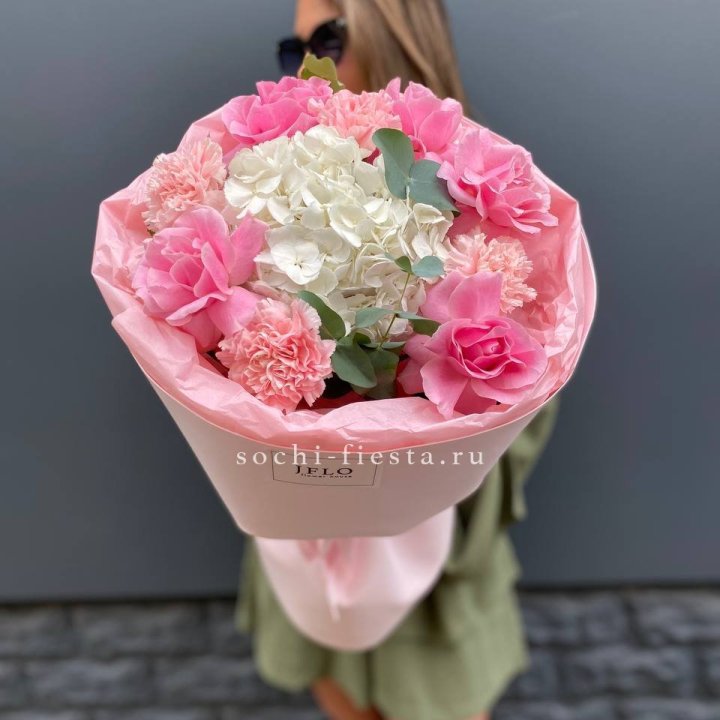  Букет роз и гортензии "Nuvola" в Краснодаре