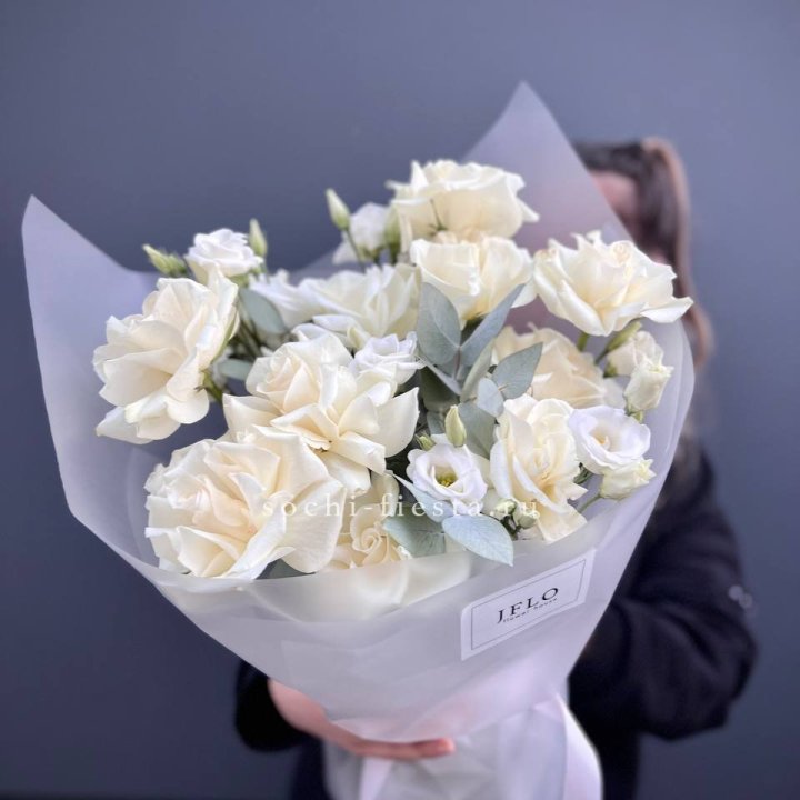 Букет французских роз и эустомы White в Краснодаре