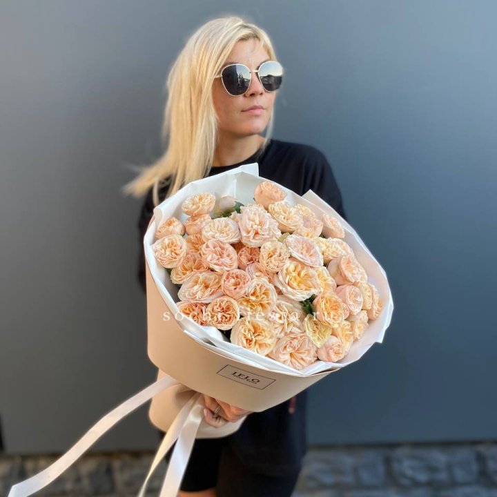 15 пионовидных роз в Краснодаре