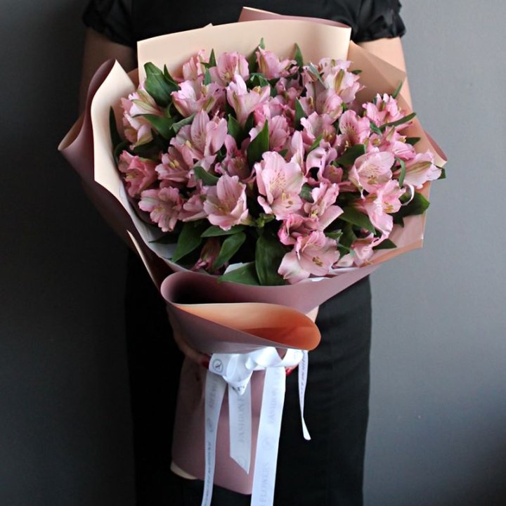Букет розовых альстромерий в Краснодаре
