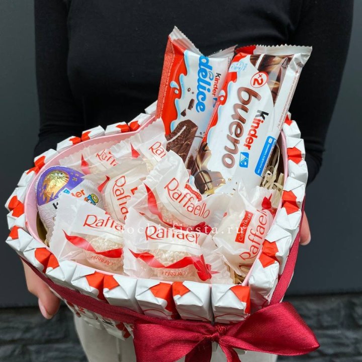 Подарочный набор сердце с Киндерами и Рафаэлло в Краснодаре