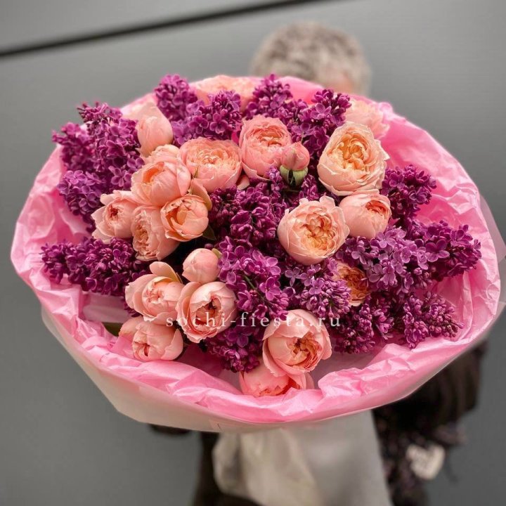  Дуо букет из кустовых роз и сирени в Краснодаре