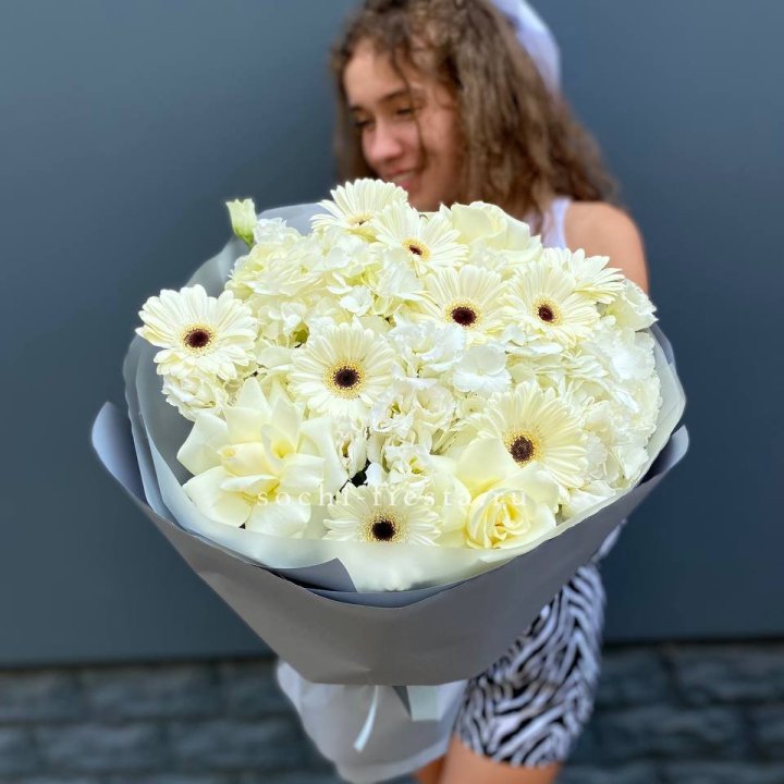  Букет " White Luxury" в Краснодаре