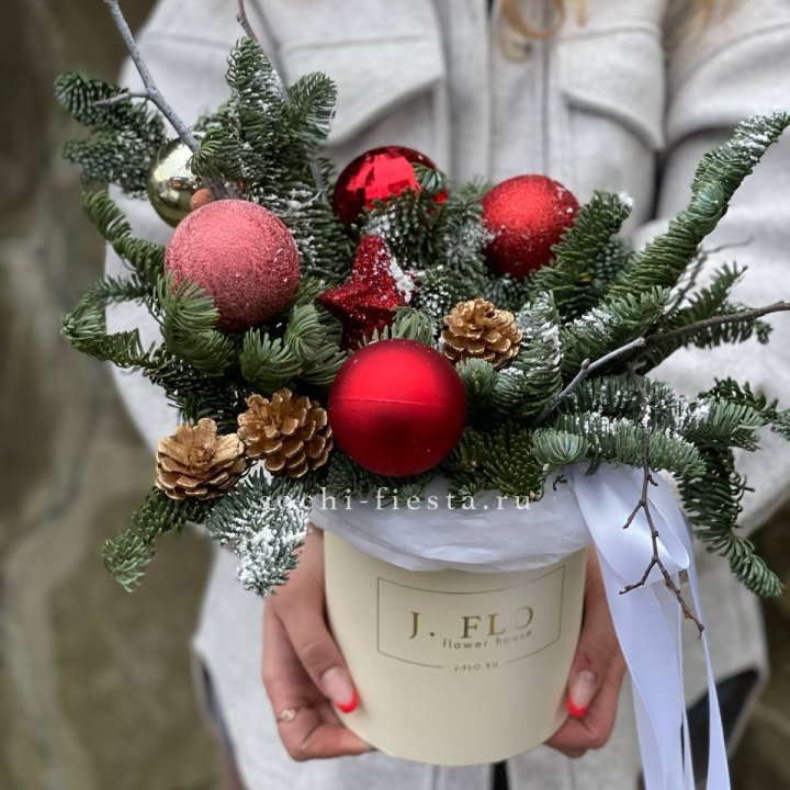 Новогодняя композиция в коробке Red Star в Краснодаре