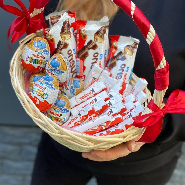Корзина с киндерами  в Краснодаре