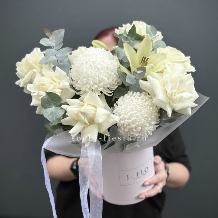 Цветы в шляпной коробке Ami в Краснодаре