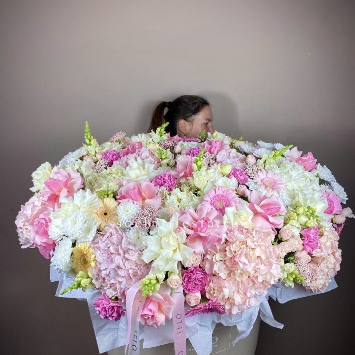 Корзина цветов «Rainbow» в Краснодаре