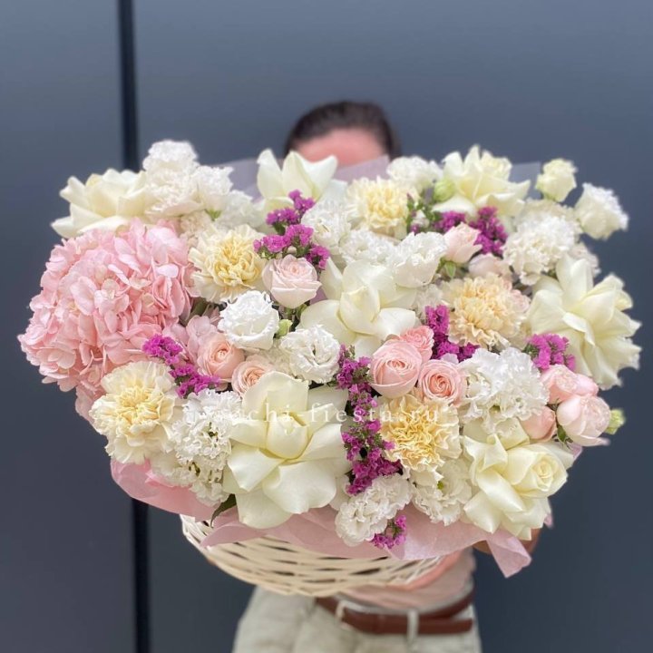 Корзина " Воздушная нежность" в Краснодаре