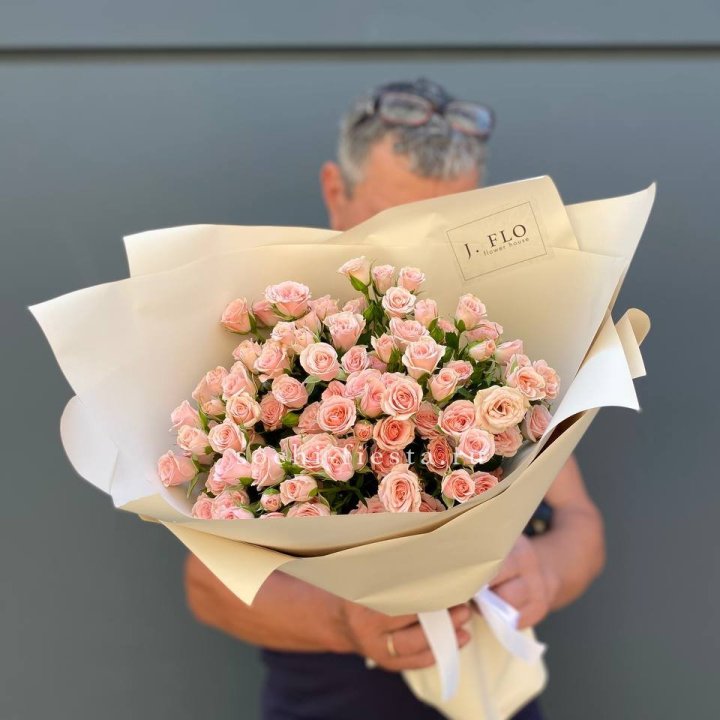 Кустовые розы Lady в Краснодаре