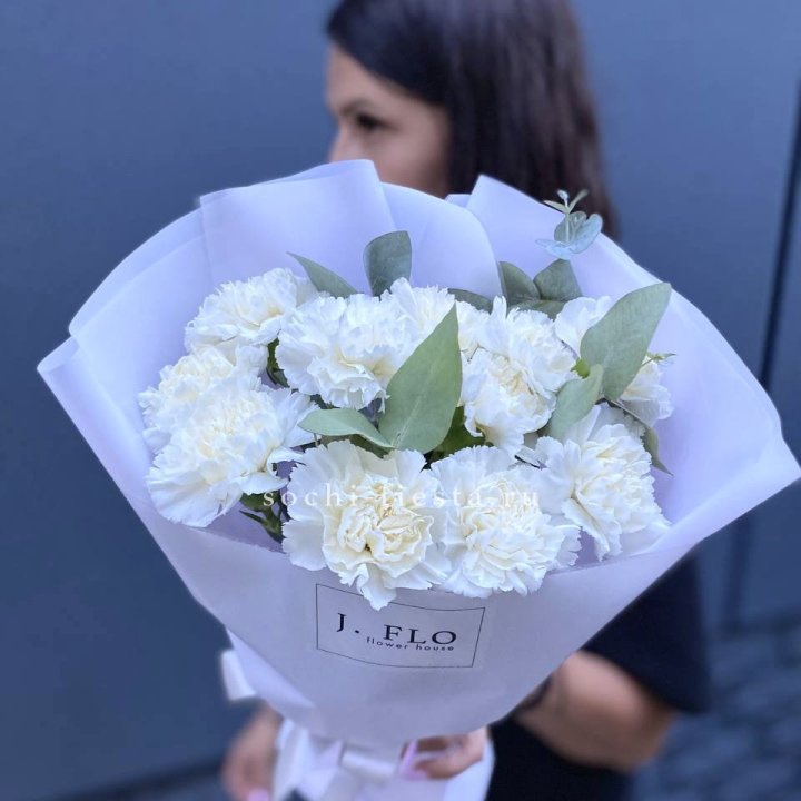 Белые Диантусы с эвкалиптом в Краснодаре