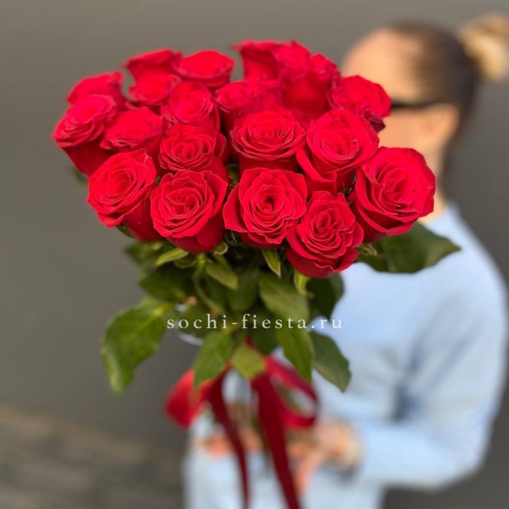 19 красных роз в Краснодаре