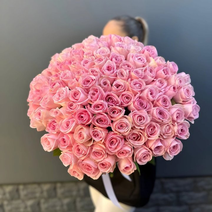 Охапка из 101 розовой розы в Краснодаре