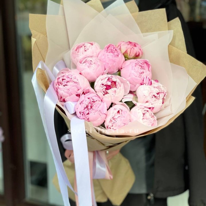 11 пионов в оформлении в Краснодаре