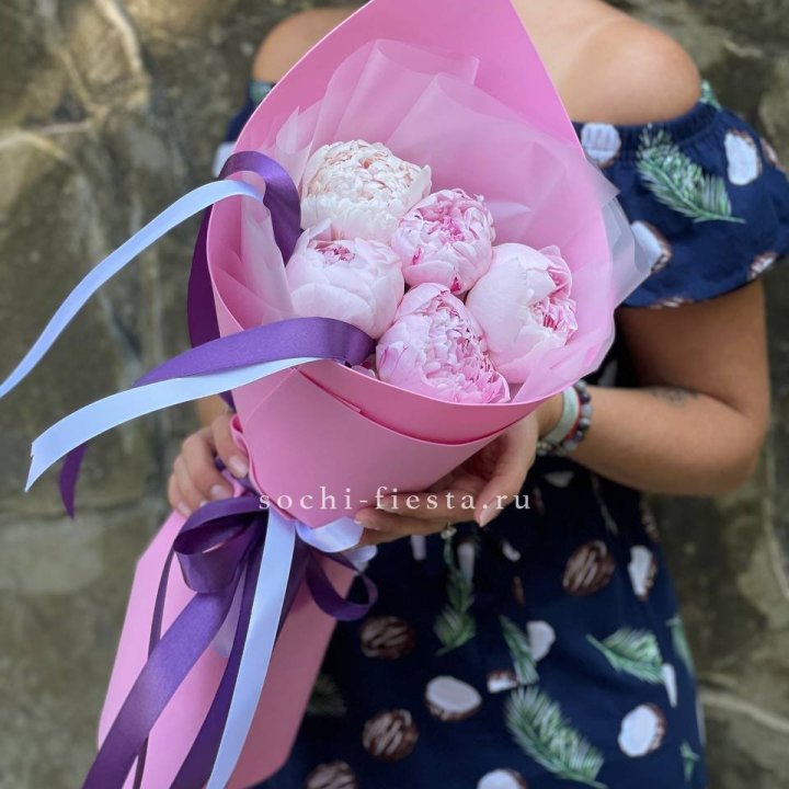 Букет пионов "HI" в Краснодаре