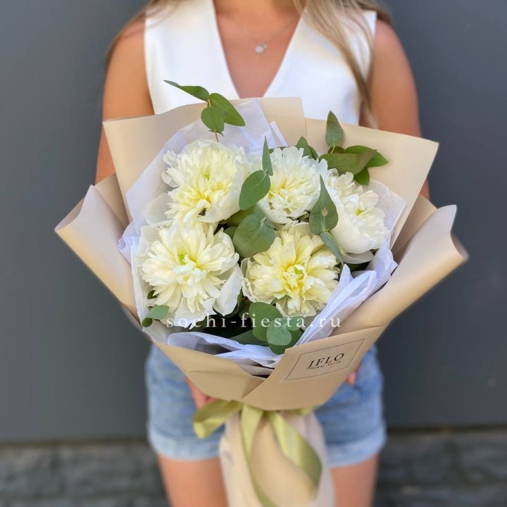  Букет белых пионов в Краснодаре