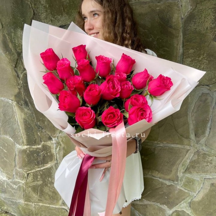 19 алых роз в Краснодаре