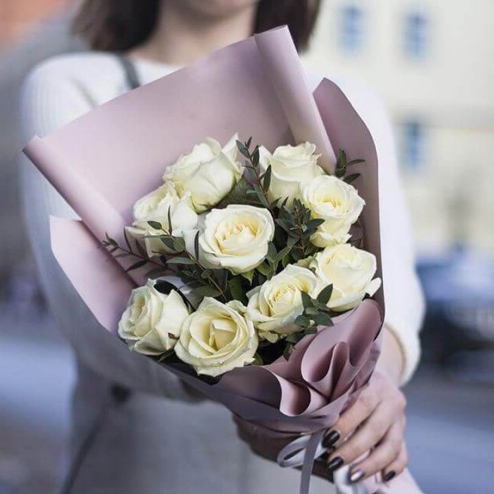 9 белых  роз "Mint" в Краснодаре