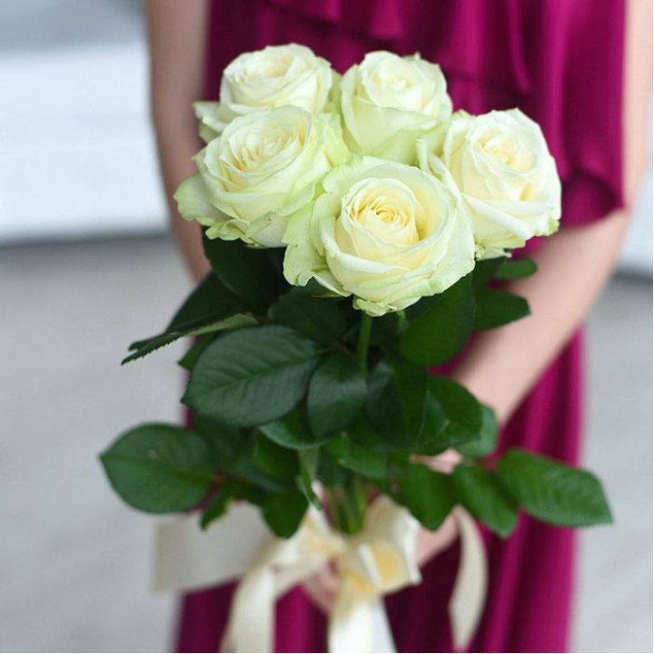 5 белых роз в Краснодаре