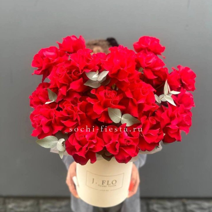 35 Французских роз в боксе в Краснодаре