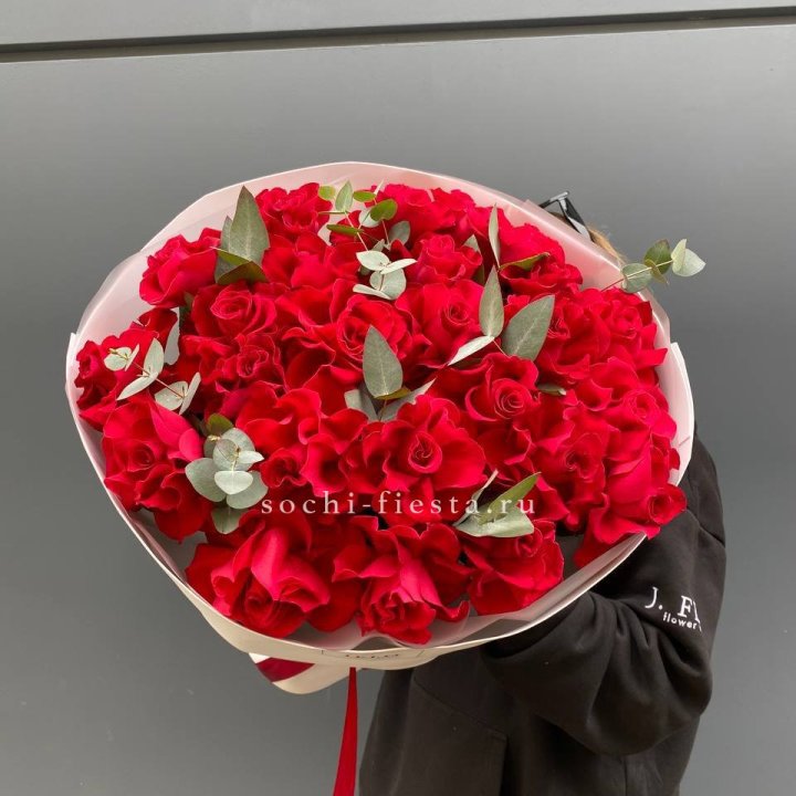 23 Красных французских роз в Краснодаре