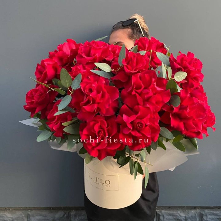 25 Французских красных роз в коробке в Краснодаре