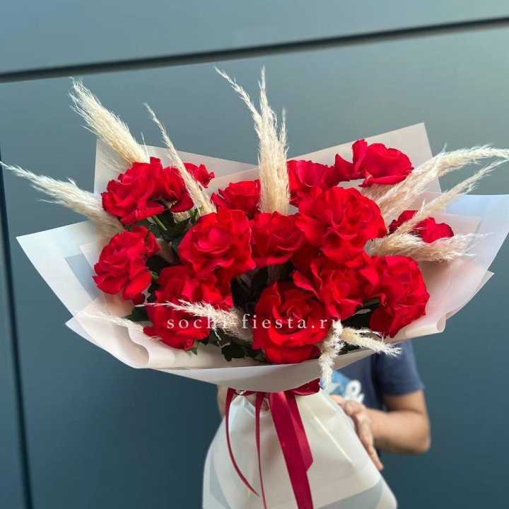 15 Красных французских розы в Краснодаре