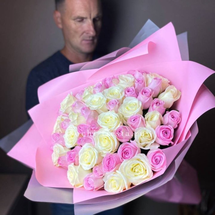51 белых и розовых роз в Краснодаре