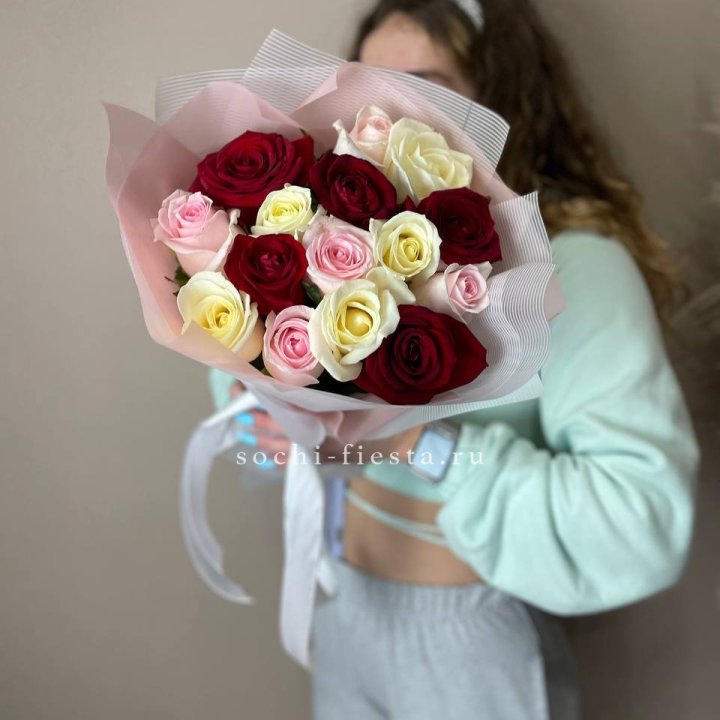 15 роз "Carousel" в Краснодаре