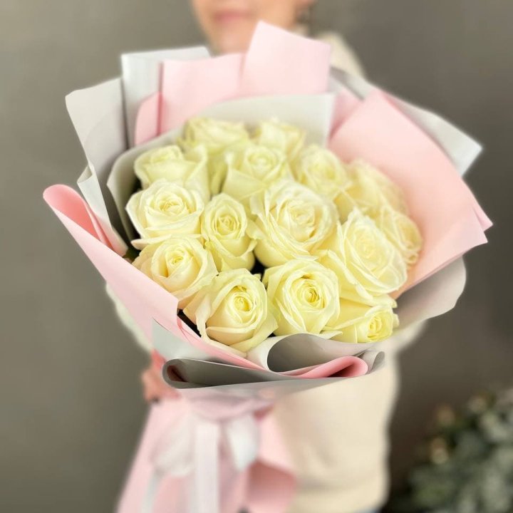 15 белых роз Pudra в Краснодаре