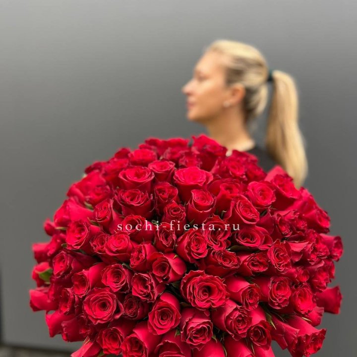 Охапка из 101 красной розы в Краснодаре