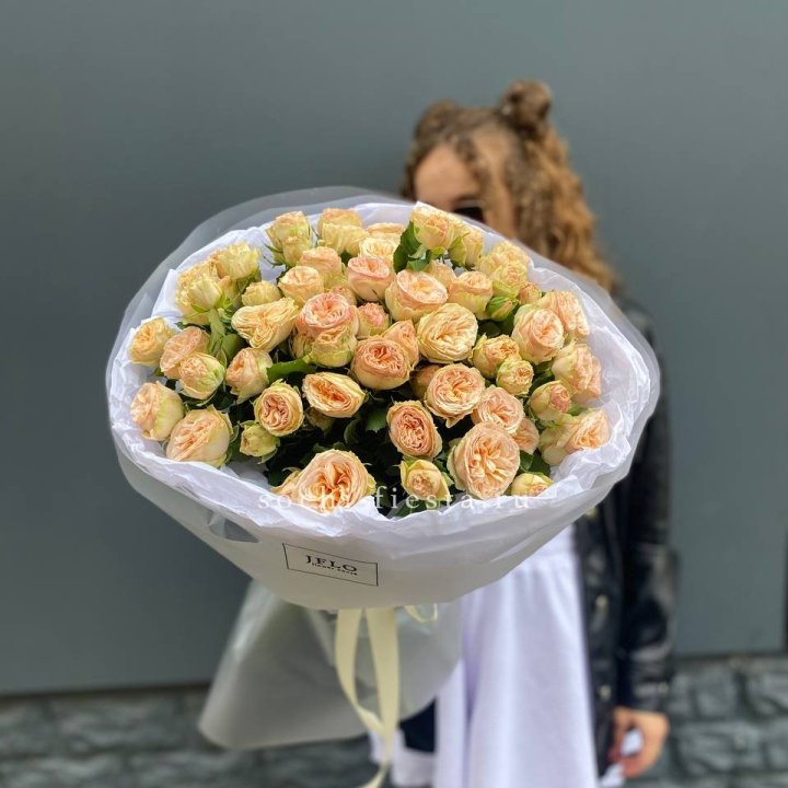 15 пионовидных роз в Краснодаре