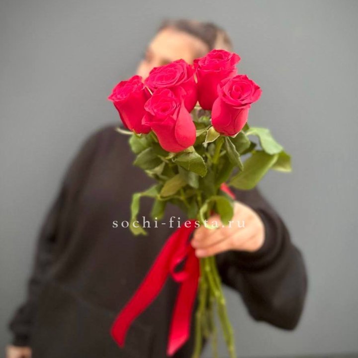 Букет 5 красных роз  в Краснодаре