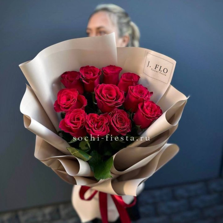 Букет красных роз "Naomi" в Краснодаре