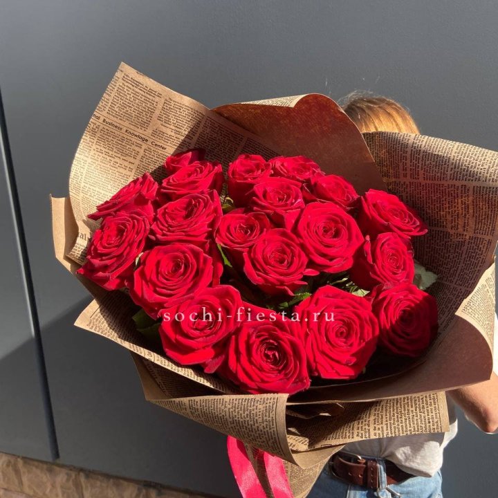 19 красных роз Леди Крафт в Краснодаре