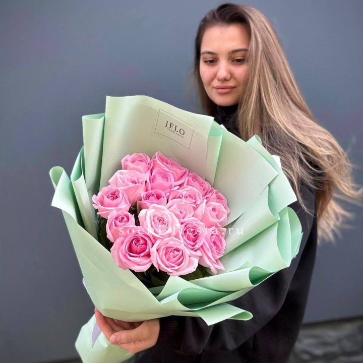 17 розовых роз в Краснодаре