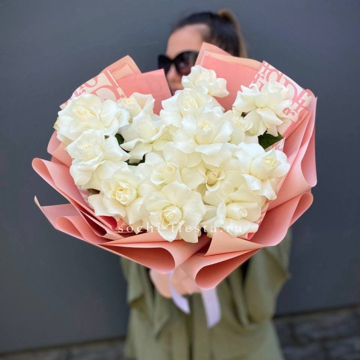 Белые розы "Amore" в Краснодаре