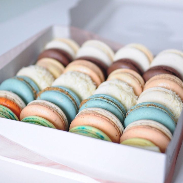 Коробка макаронс XL в Краснодаре