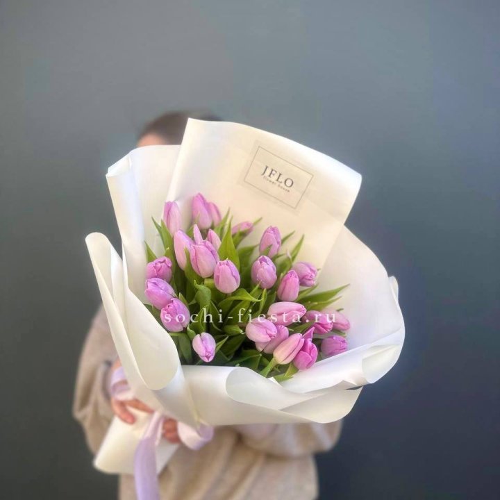 25 сиреневых тюльпанов в Краснодаре