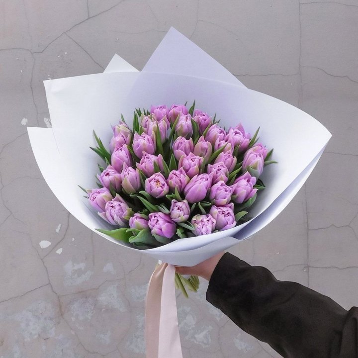 35 сиреневых тюльпанов в Краснодаре