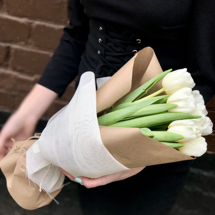 Букет белых тюльпанов в Краснодаре